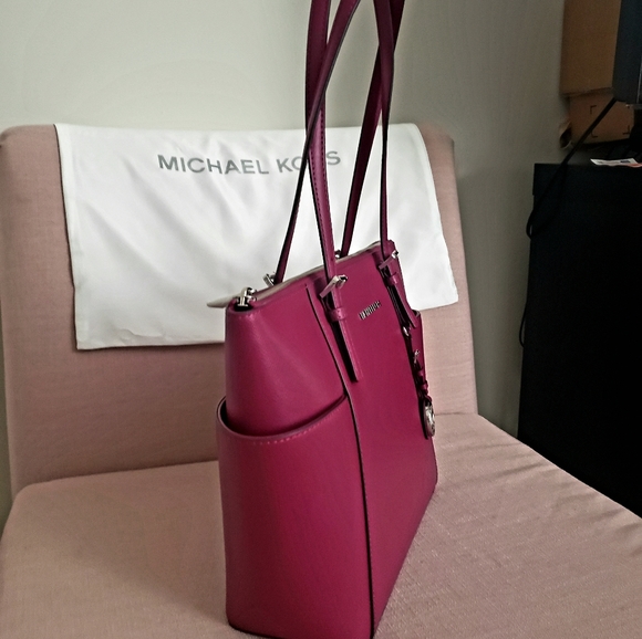 NWT! *PRICE DROP* M KORS JET SET LG TOTE - Picture 5 of 8